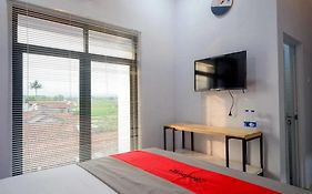 RedDoorz near Universitas Muhammadiyah Purwokerto 2